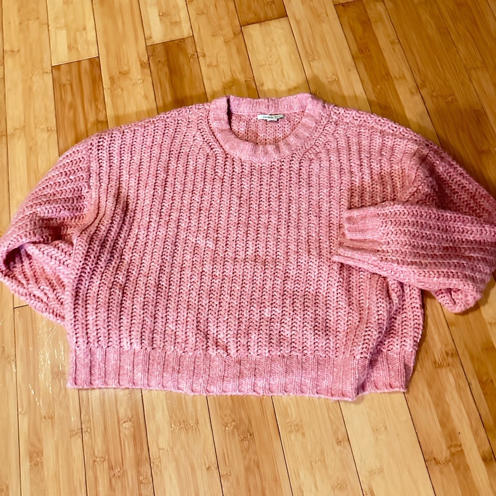 Knit pink cropped sweater